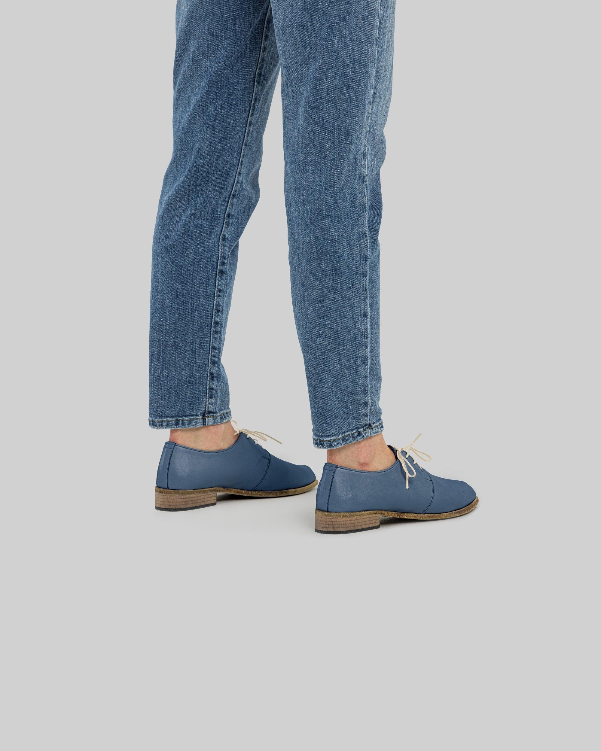 Close-up calf leather - Jean Blue Pointed Toe Oxford Detail | Bespoky