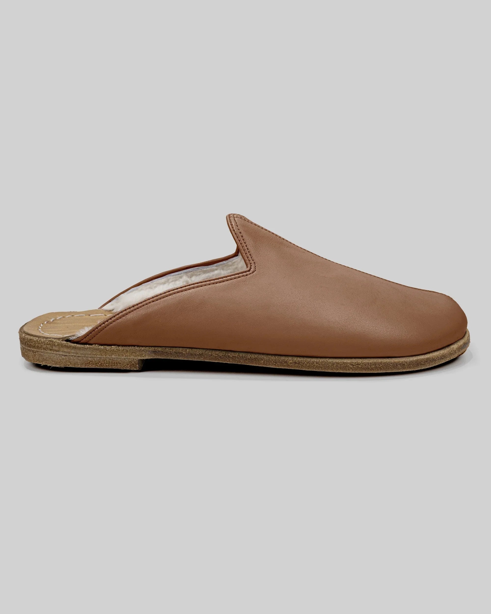 Close-up calf leather - Gold Shearling Slippers Detail | Bespoky