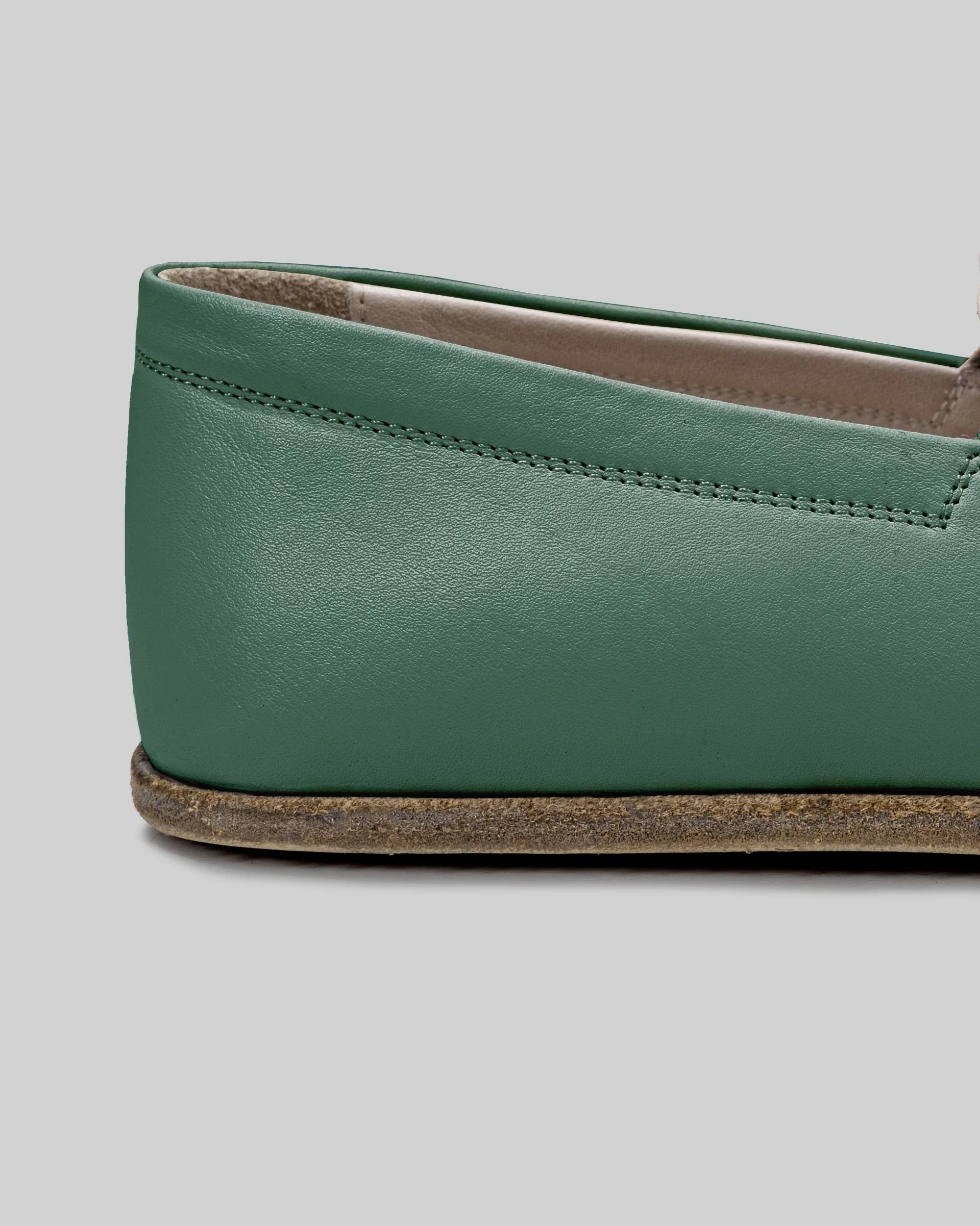 Close-up calf leather - Green Barefoot Shoes Detail | Bespoky