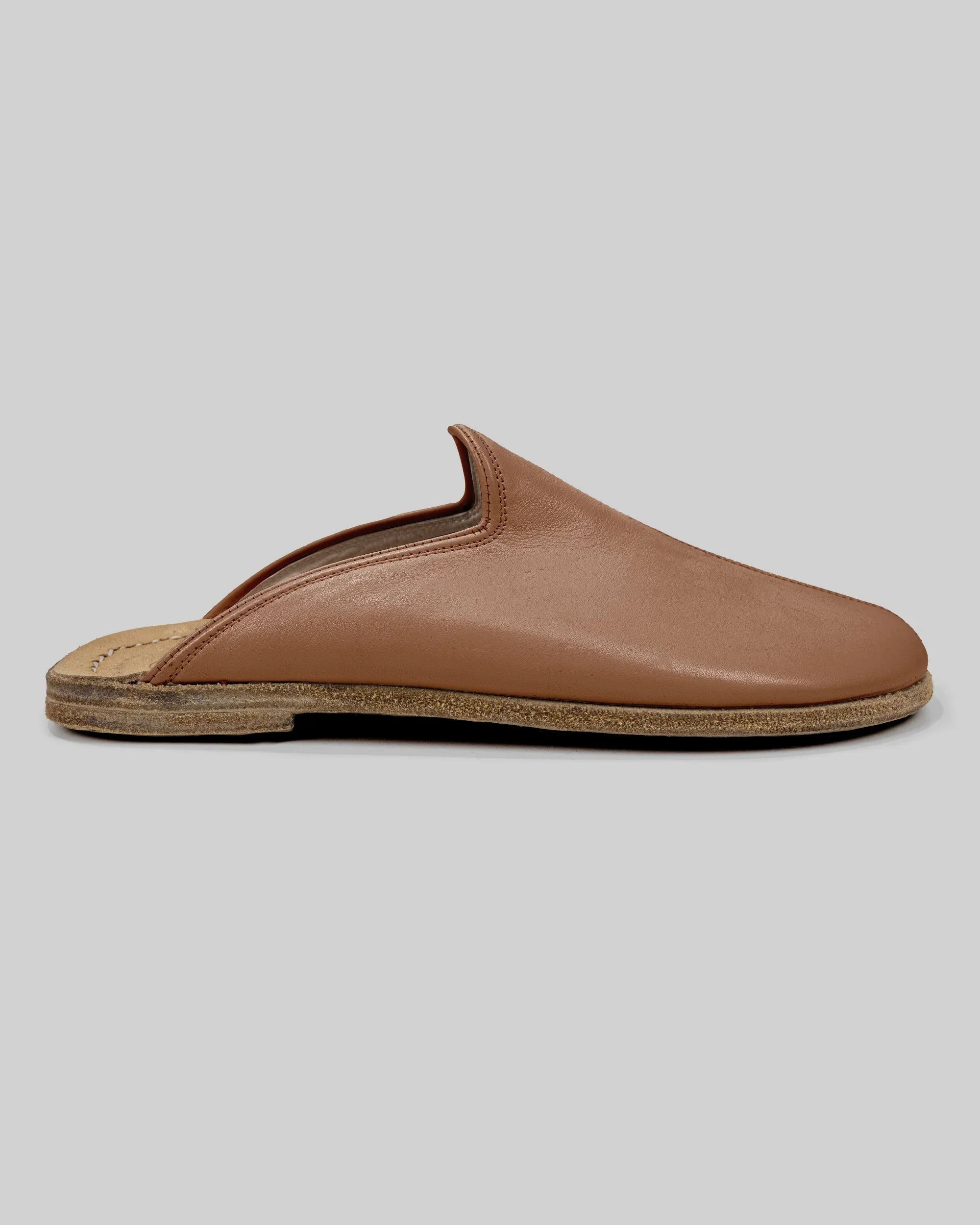Close-up calf leather - Tan Slippers Detail | Bespoky