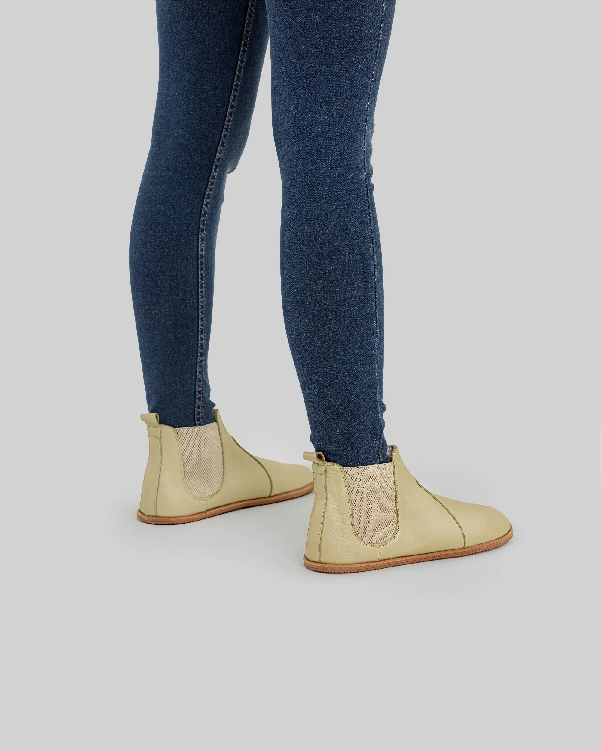 Close-up calf leather - Yellow Chelsea Boots Detail | Bespoky