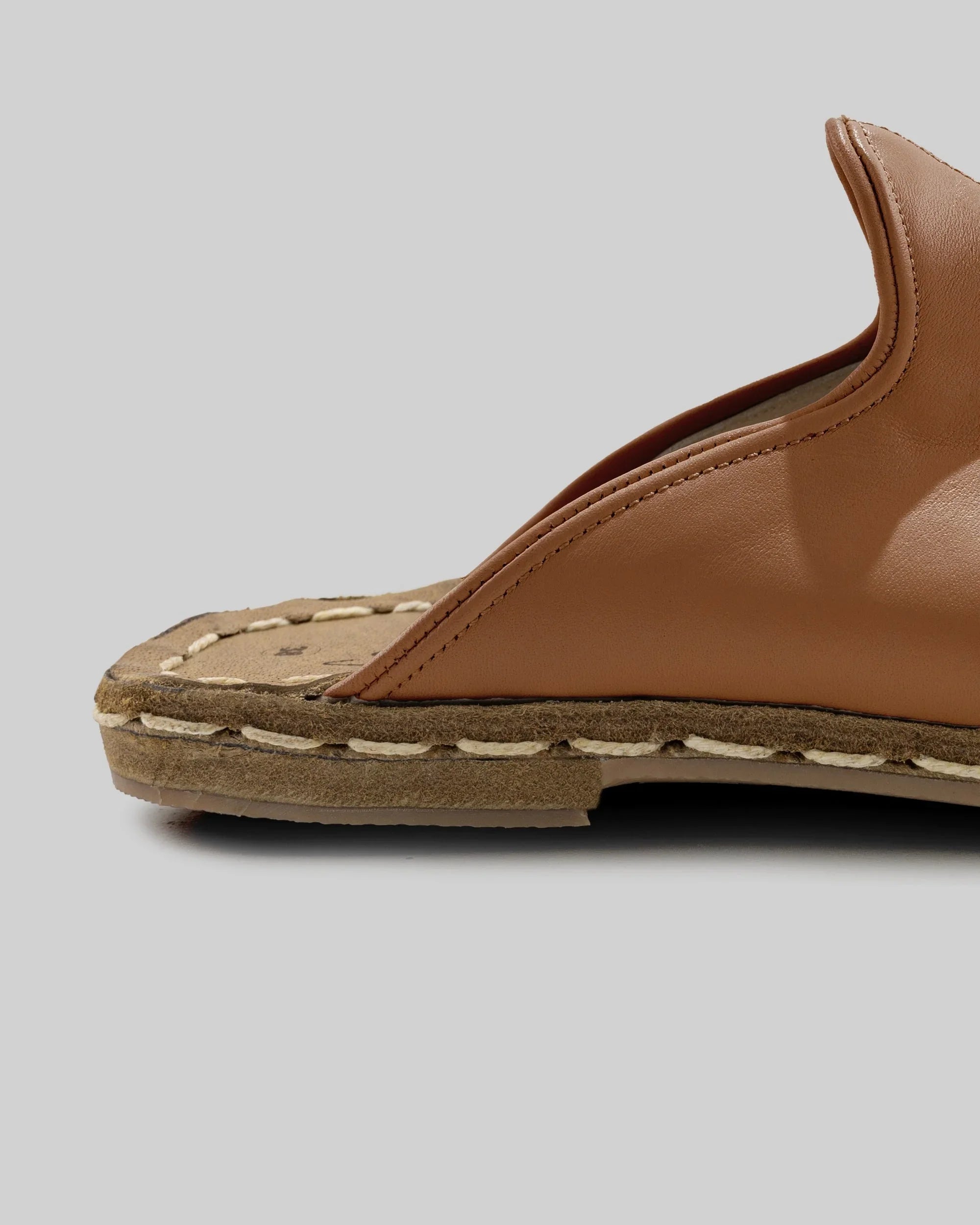 Detail Tan Slippers - Handcrafted Calf Leather Turkey | Bespoky