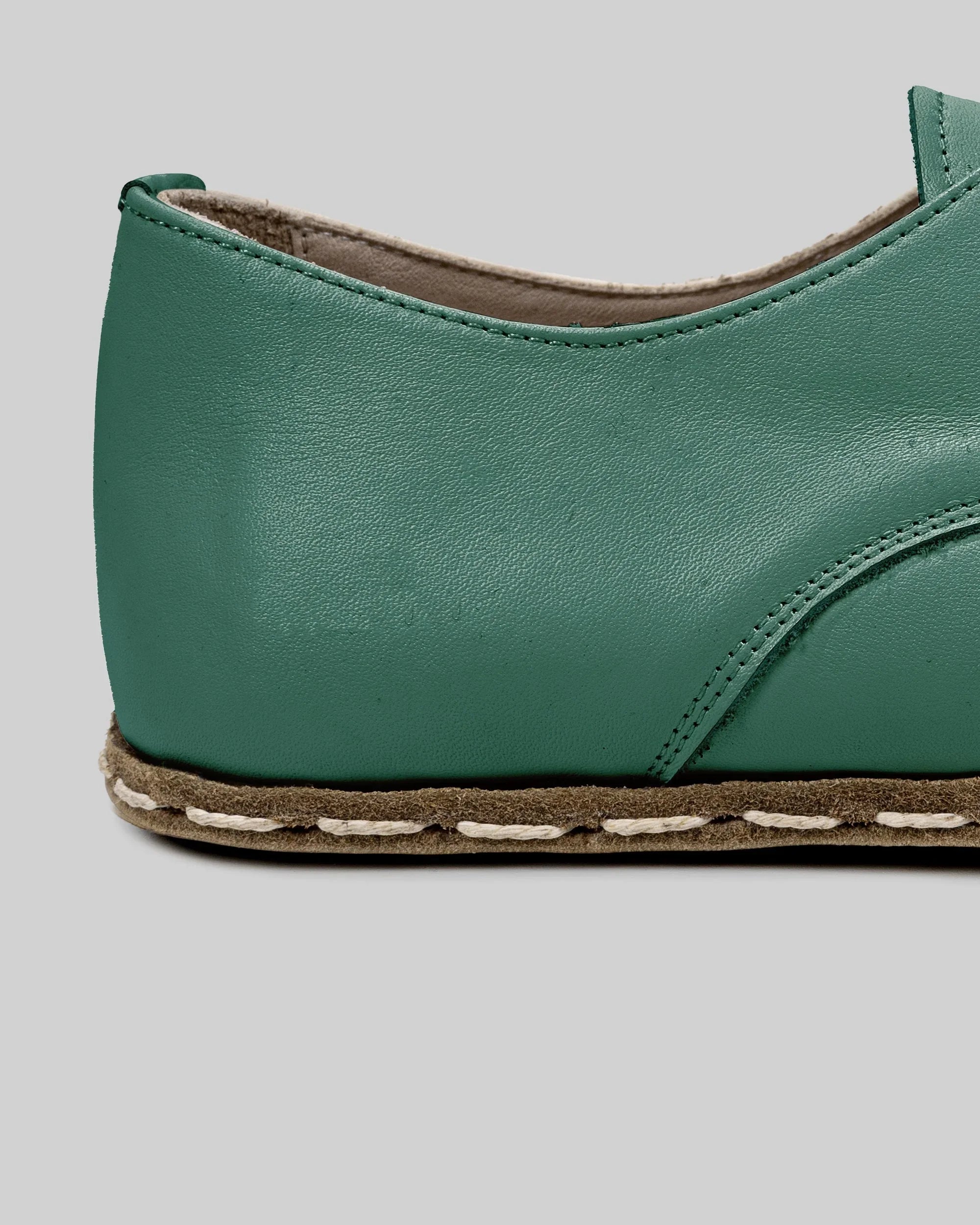 Close-up calf leather - Green Oxford Shoes Detail | Bespoky