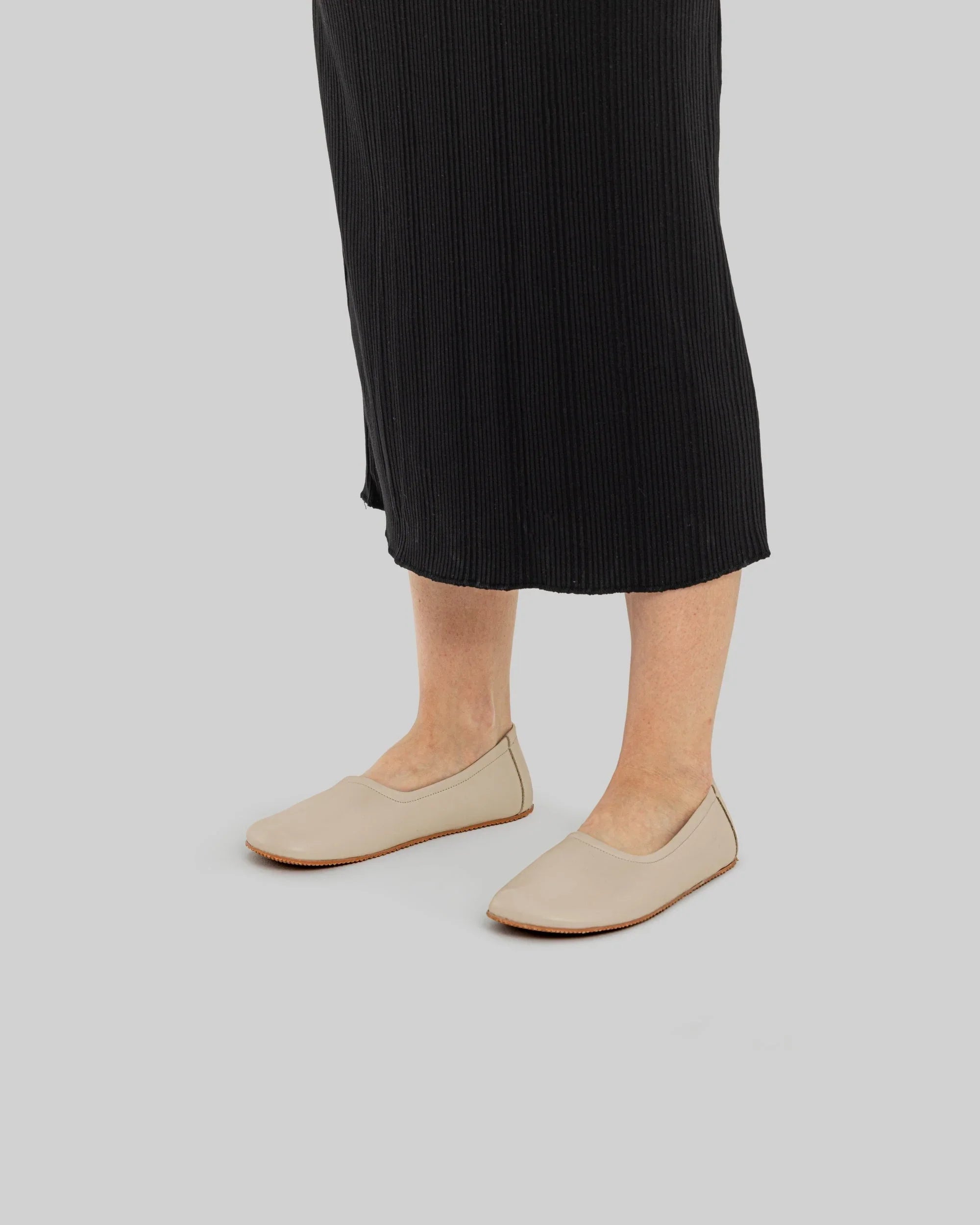 Close-up calf leather - Beige Ballet Flats Detail | Bespoky