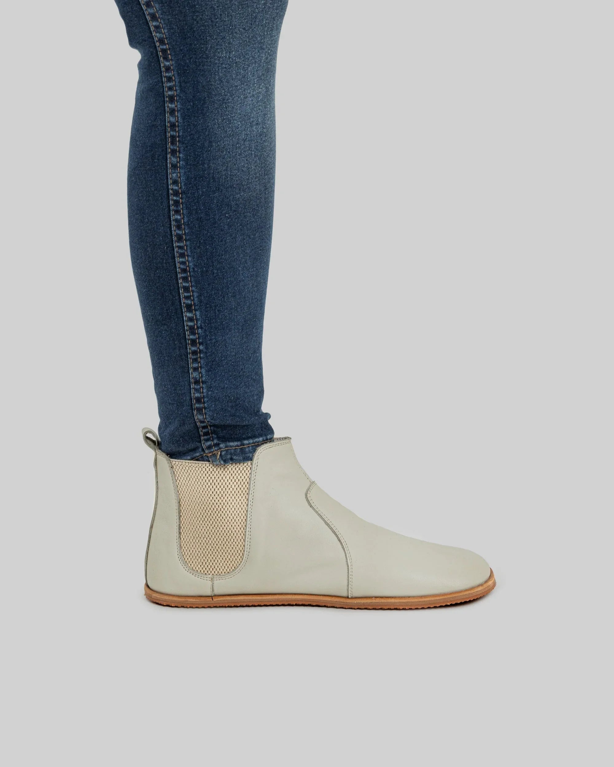 Close-up calf leather - Lucas Beige Chelsea Boots Detail | Bespoky