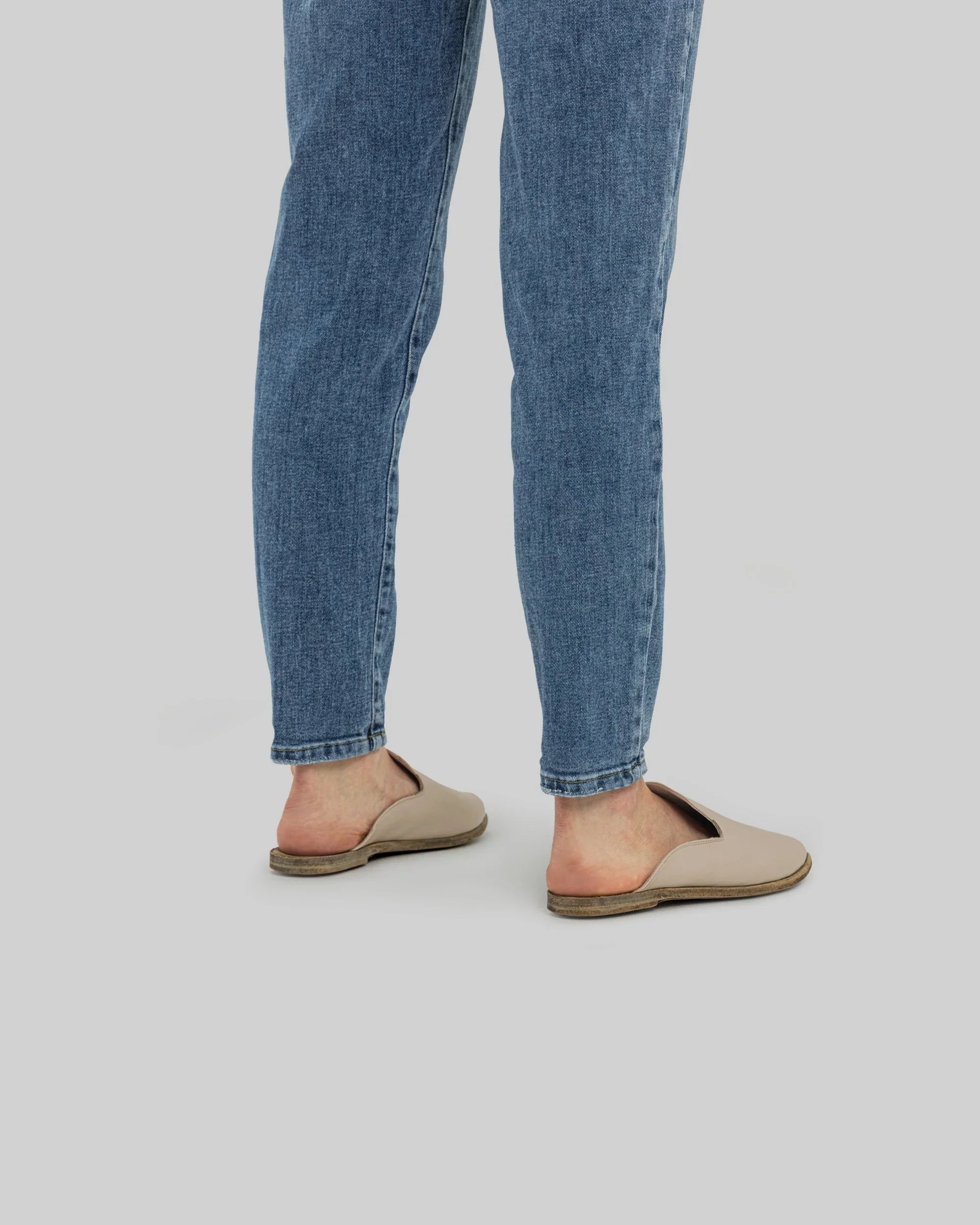 Draufsicht Beige Spitz zulaufende Mules - Handgefertigtes Kalbsleder | Bespoky