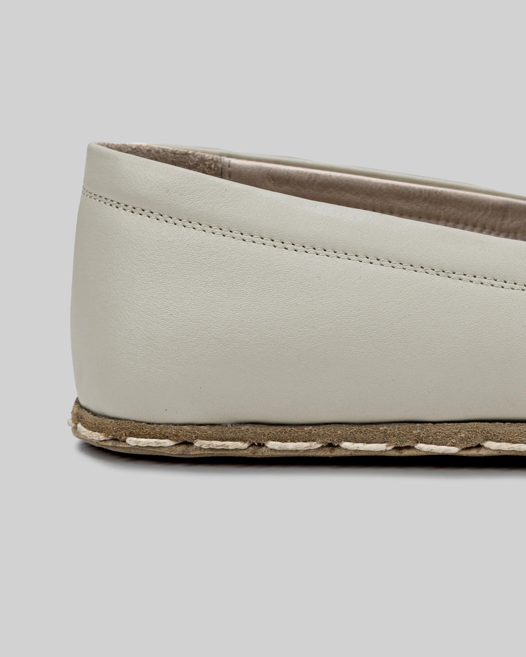 Close-up calf leather - Lucas Beige Barefoot Shoes Detail | Bespoky