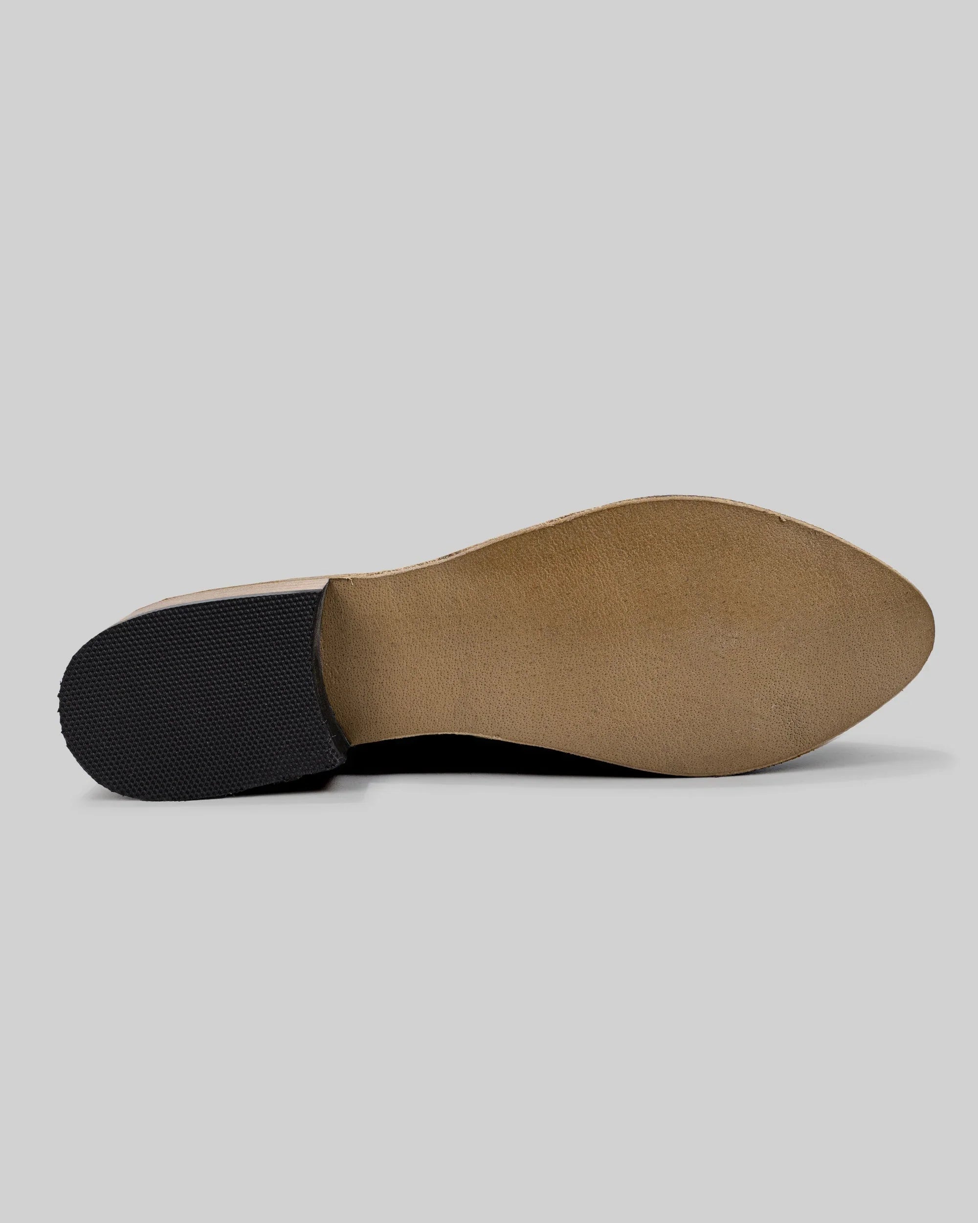 Close-up calf leather - Leather Pointed Toe Oxford Detail | Bespoky