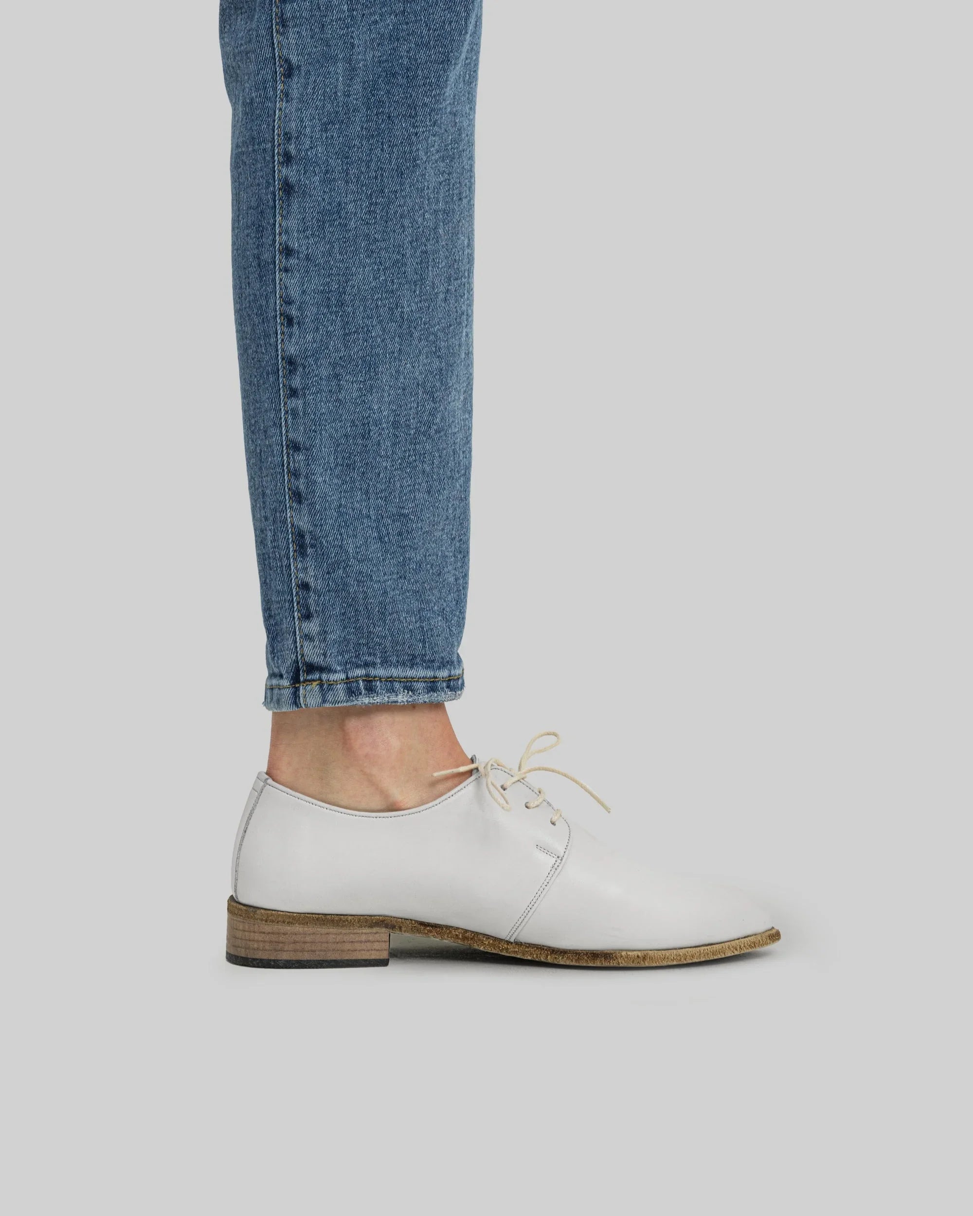 Detail White Pointed Toe Oxford - Handcrafted Calf Leather Turkey | Bespoky