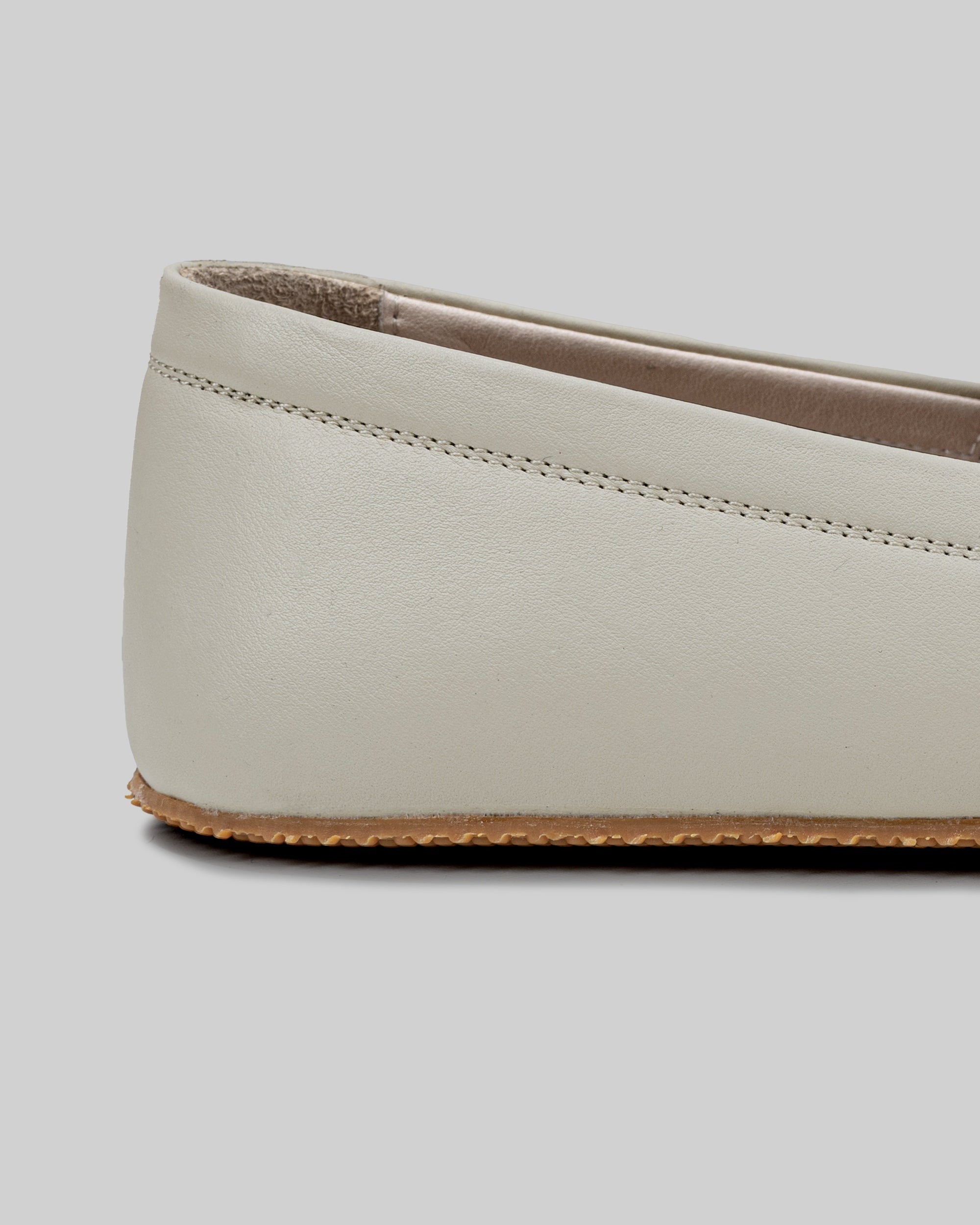 Close-up calf leather - Lucas Beige Barefoot Shoes Detail | Bespoky