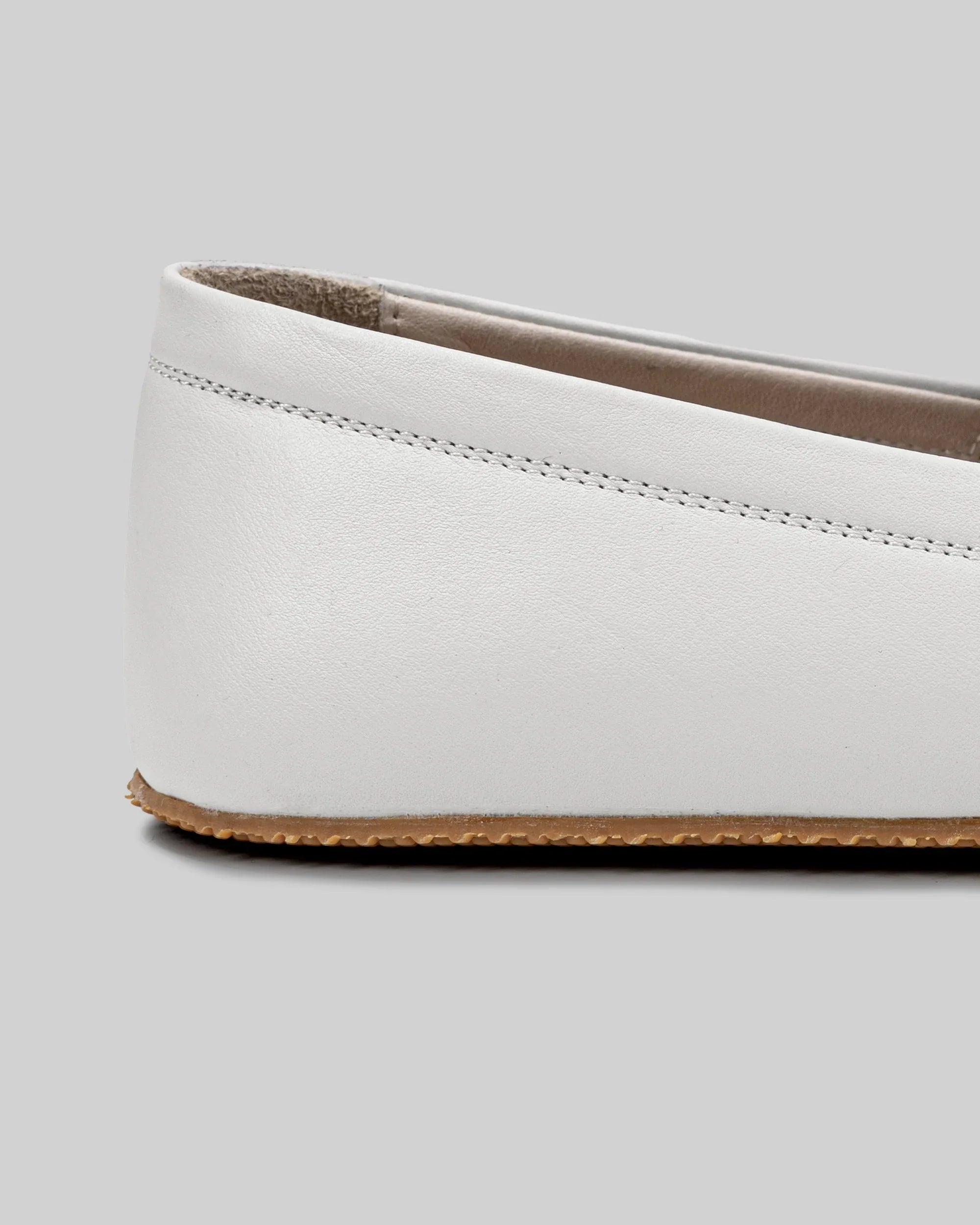 Close-up calf leather - Cream Barefoot Shoes Detail | Bespoky