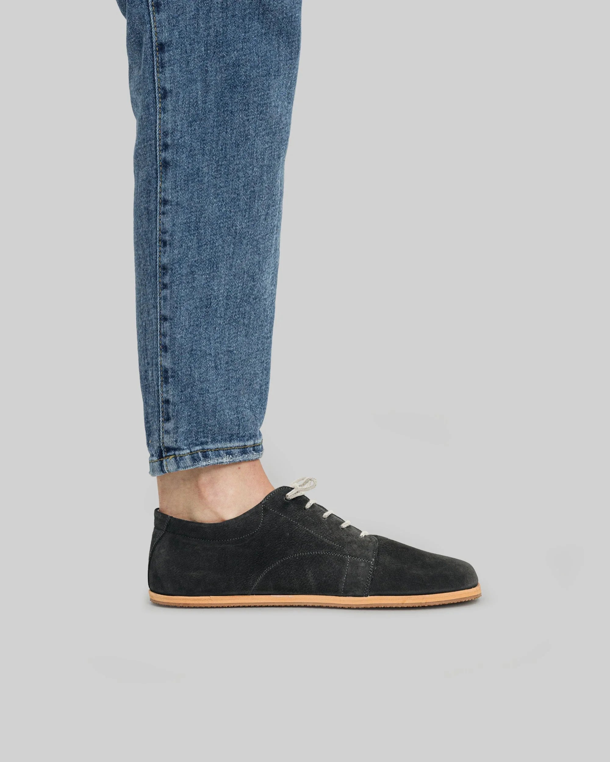 Close-up calf leather - Smoked Barefoot Sneaker Detail | Bespoky