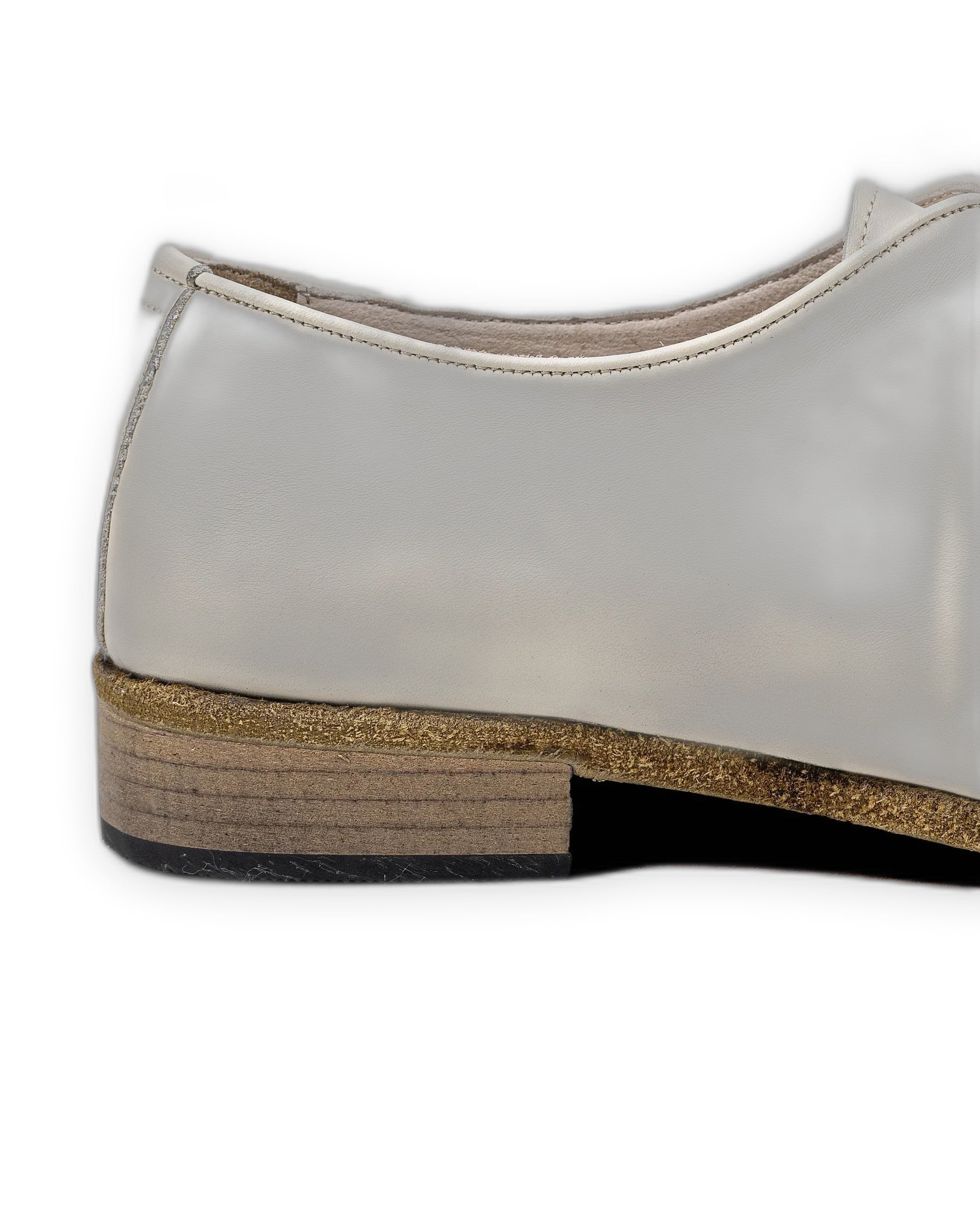 Close-up calf leather - Cream Pointed Toe Oxford Detail | Bespoky