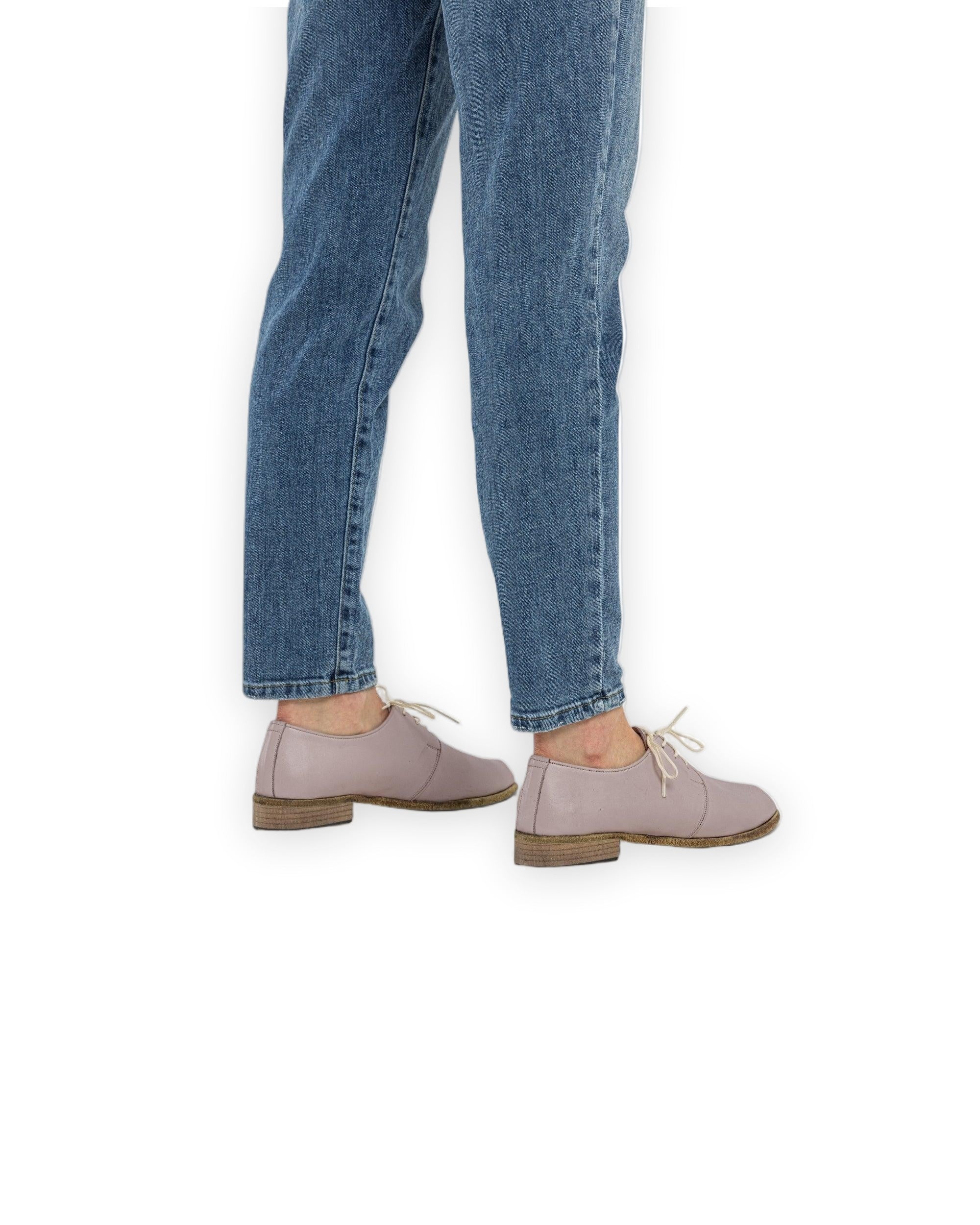 Close-up calf leather - Pink Pointed Toe Oxford Detail | Bespoky