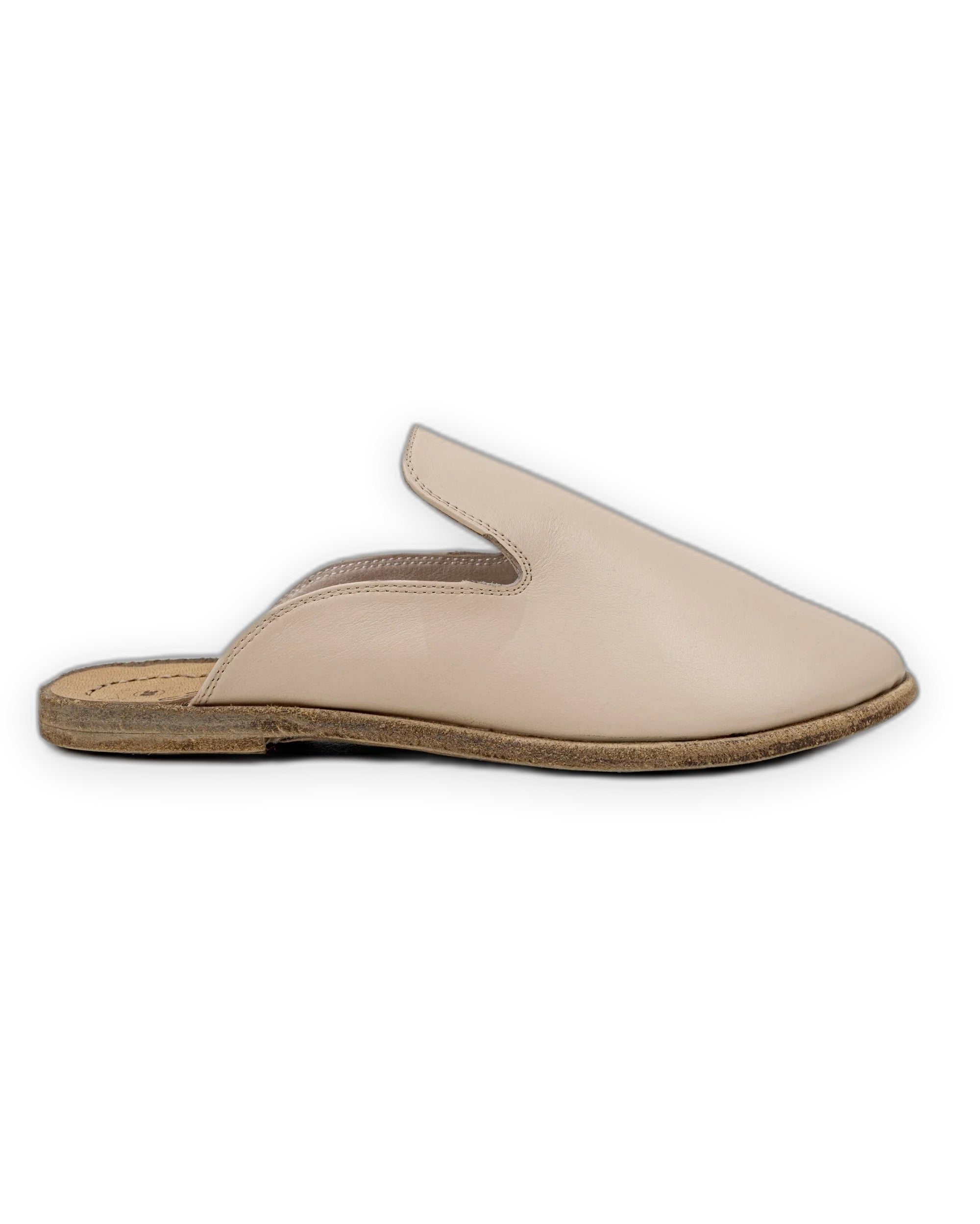 Close-up calf leather - Beige Pointed Toe Mules Detail | Bespoky