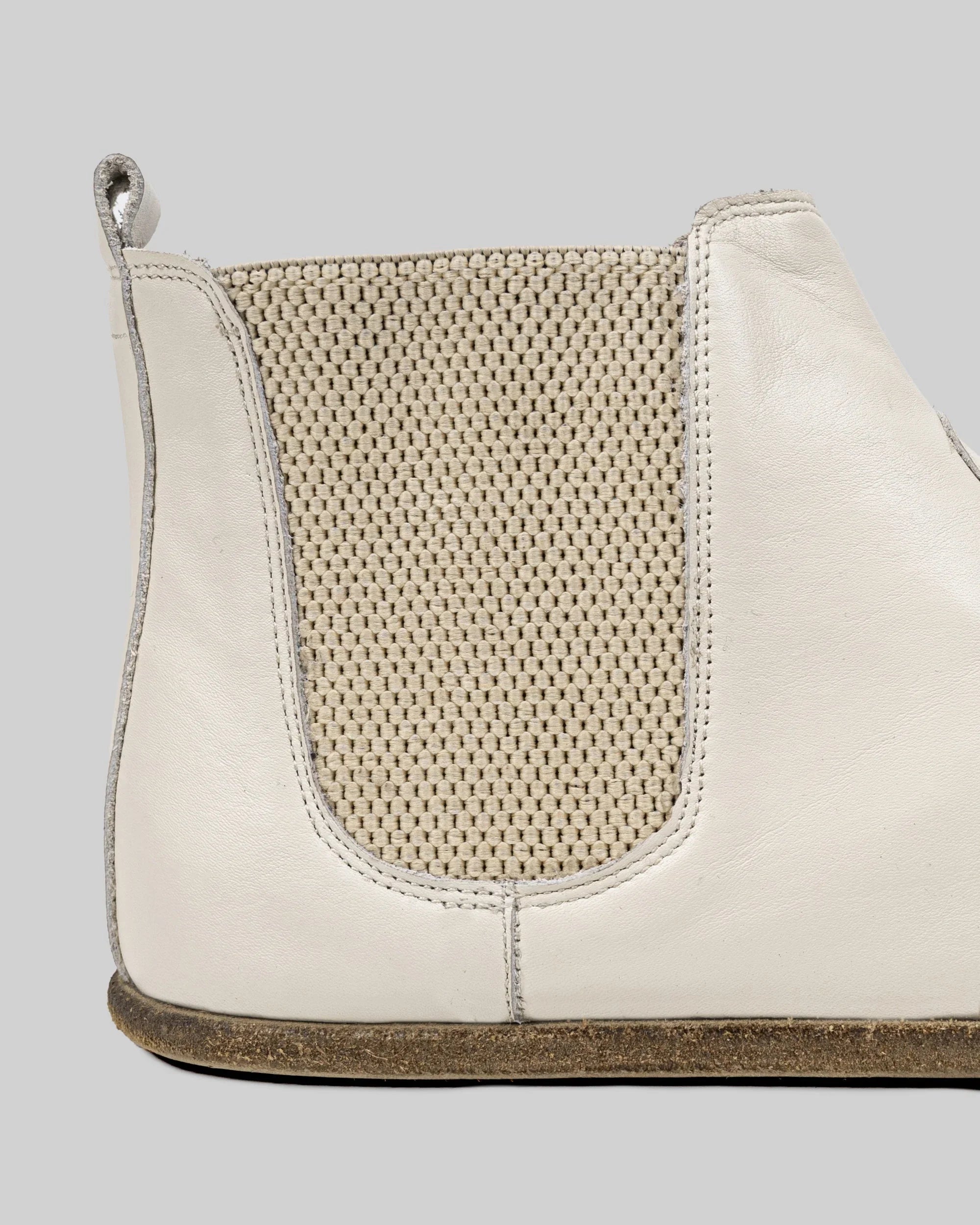 Close-up calf leather - Cream Chelsea Boots Detail | Bespoky