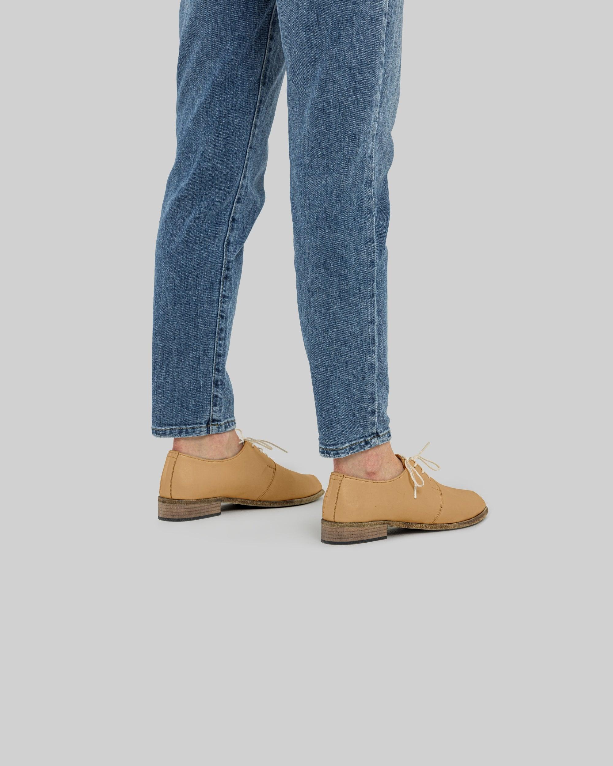Close-up calf leather - Melon Yellow Pointed Toe Oxford Detail | Bespoky