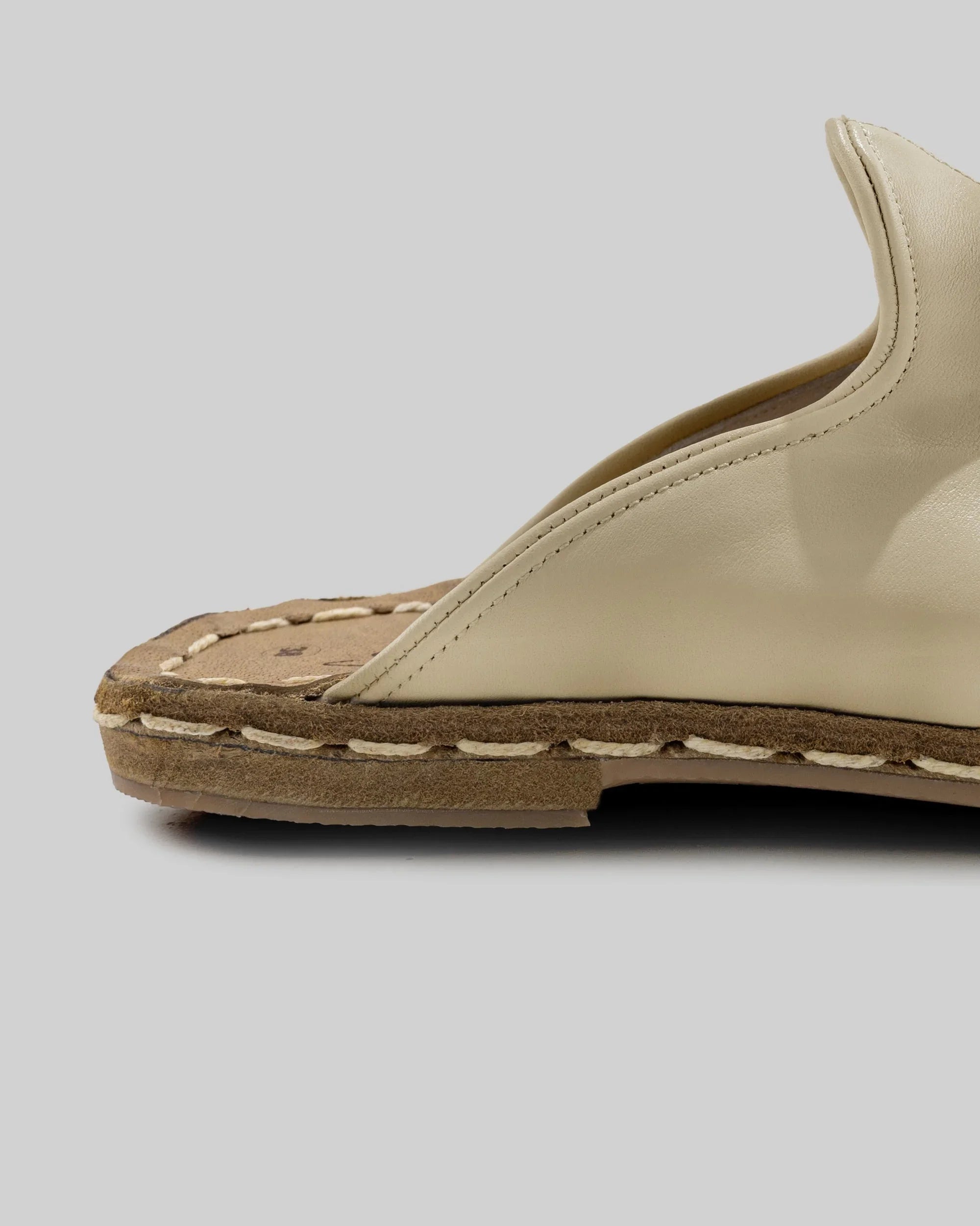Detail Beige Slippers - Handcrafted Calf Leather Turkey | Bespoky