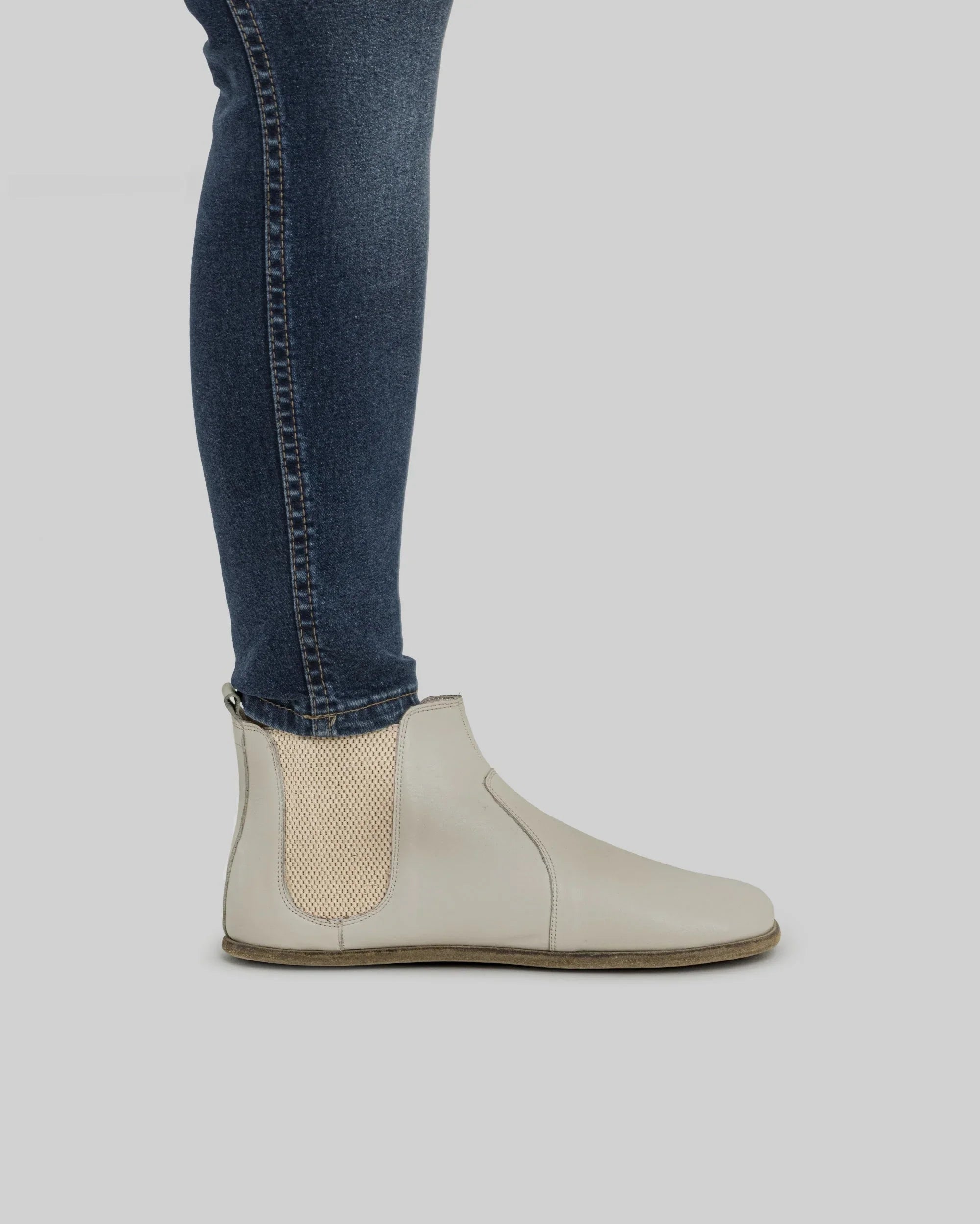 Close-up calf leather - Lucas Beige Chelsea Boots Detail | Bespoky