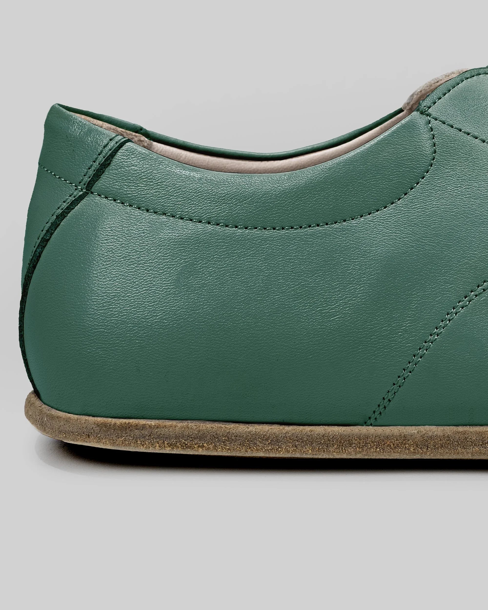 Close-up calf leather - Green Barefoot Sneaker Detail | Bespoky