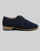 Seitenansicht Navy Spitz zulaufender Oxford - Kalbsleder Zero Drop | Bespoky