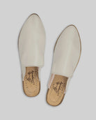 Sula detalj Lucas Beige Spetsiga Tå Mules - Zero Drop Kalvskinn | Bespoky
