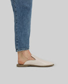 Close-up calf leather - Cream Pointed Toe Mules Detail | Bespoky