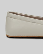 Närbild kalvskinn - Lucas Beige Barfotaskor detalj | Bespoky