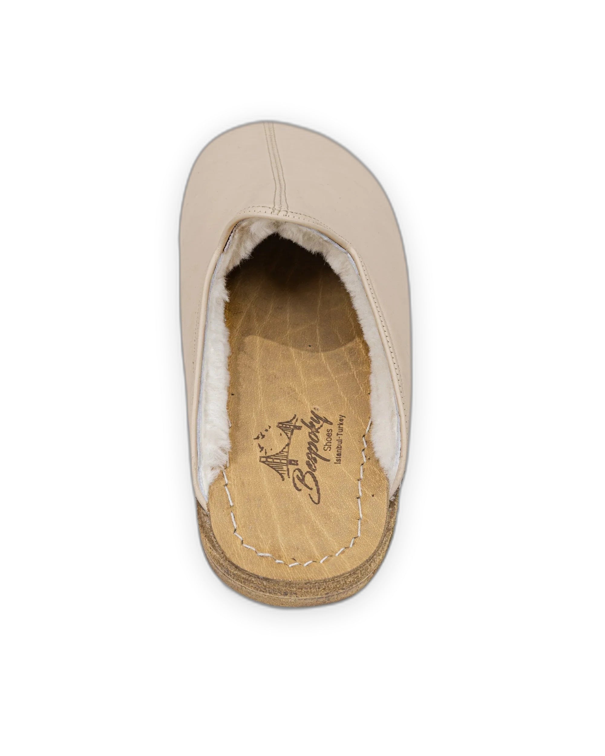 Close-up calf leather - Beige Shearling Slippers Detail | Bespoky
