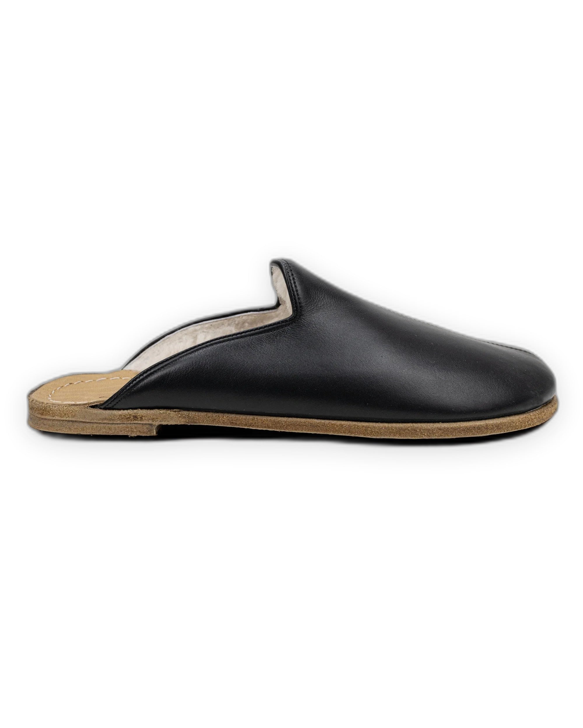 Close-up calf leather - Black Shearling Slippers Detail | Bespoky