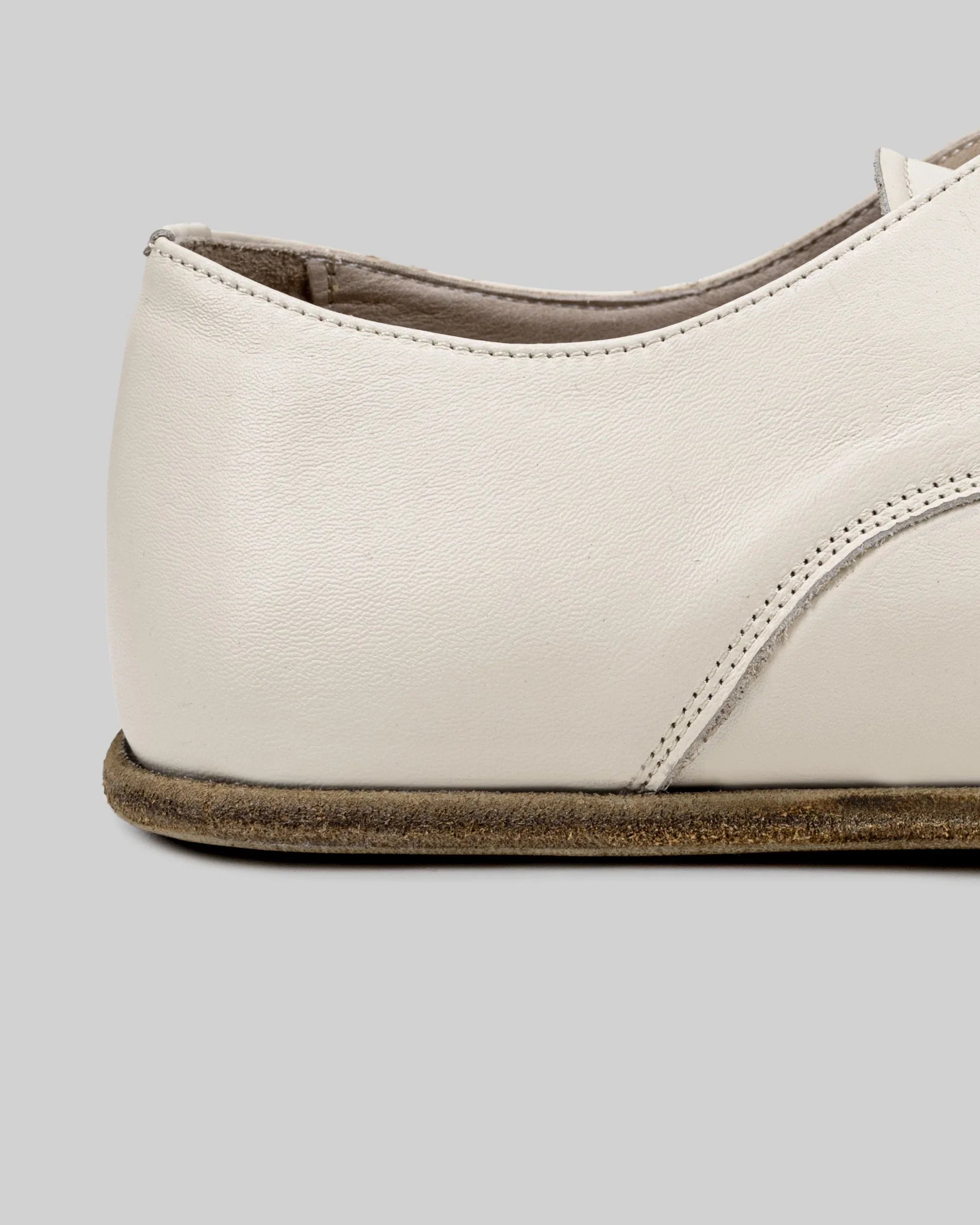 Close-up calf leather - Cream Oxford Shoes Detail | Bespoky