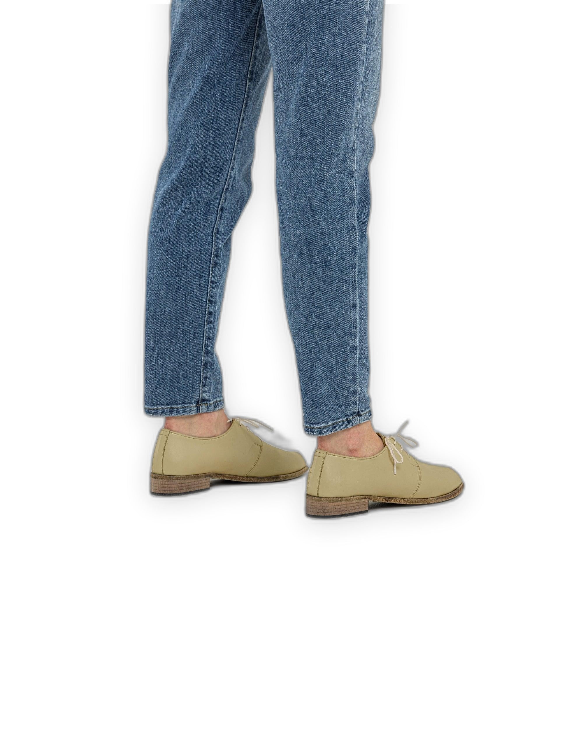 Close-up calf leather - Yellow Pointed Toe Oxford Detail | Bespoky