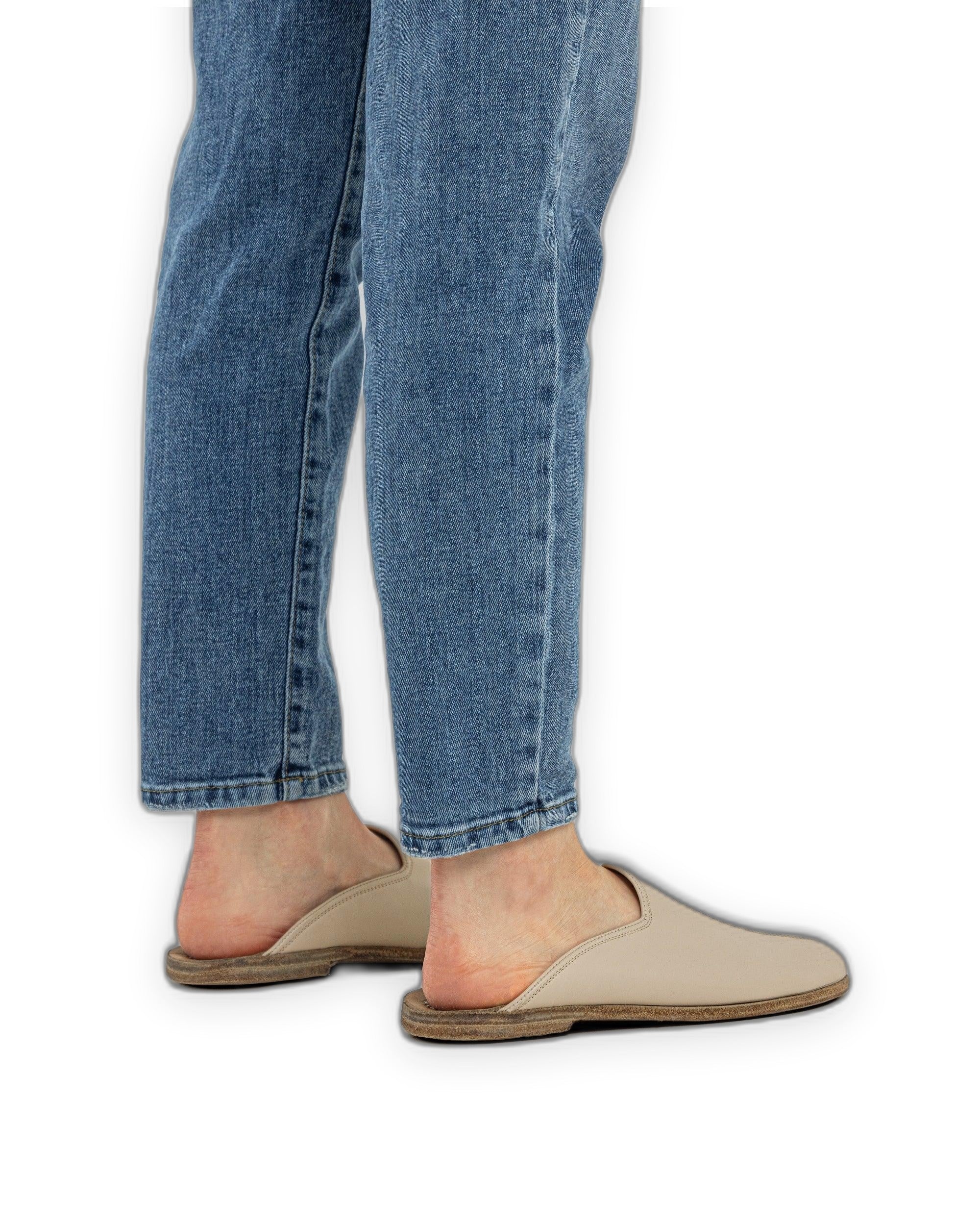 Close-up calf leather - Beige Slippers Detail | Bespoky