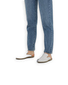 Close-up calf leather - White Pointed Toe Mules Detail | Bespoky