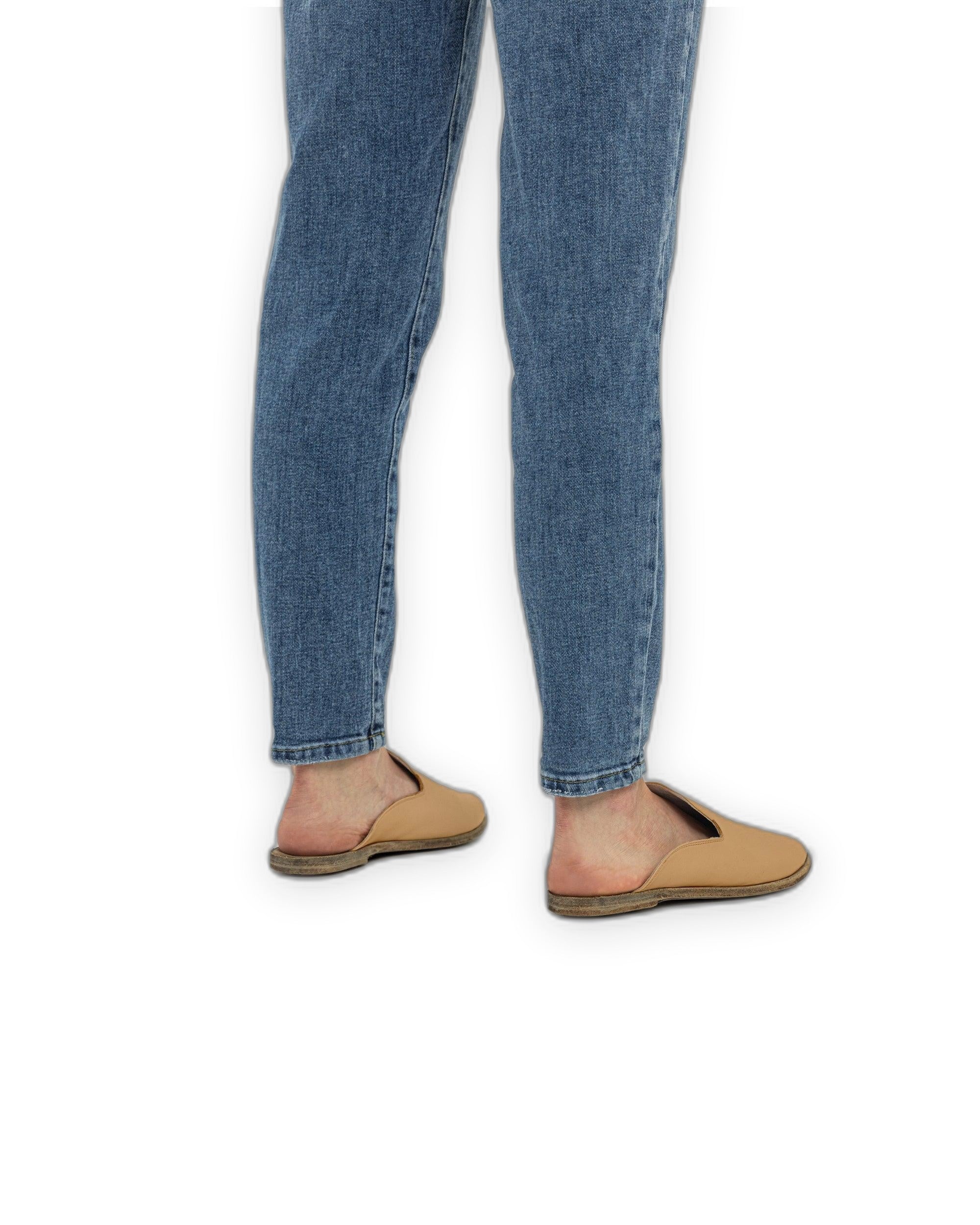 Close-up calf leather - Melon Yellow Pointed Toe Mules Detail | Bespoky