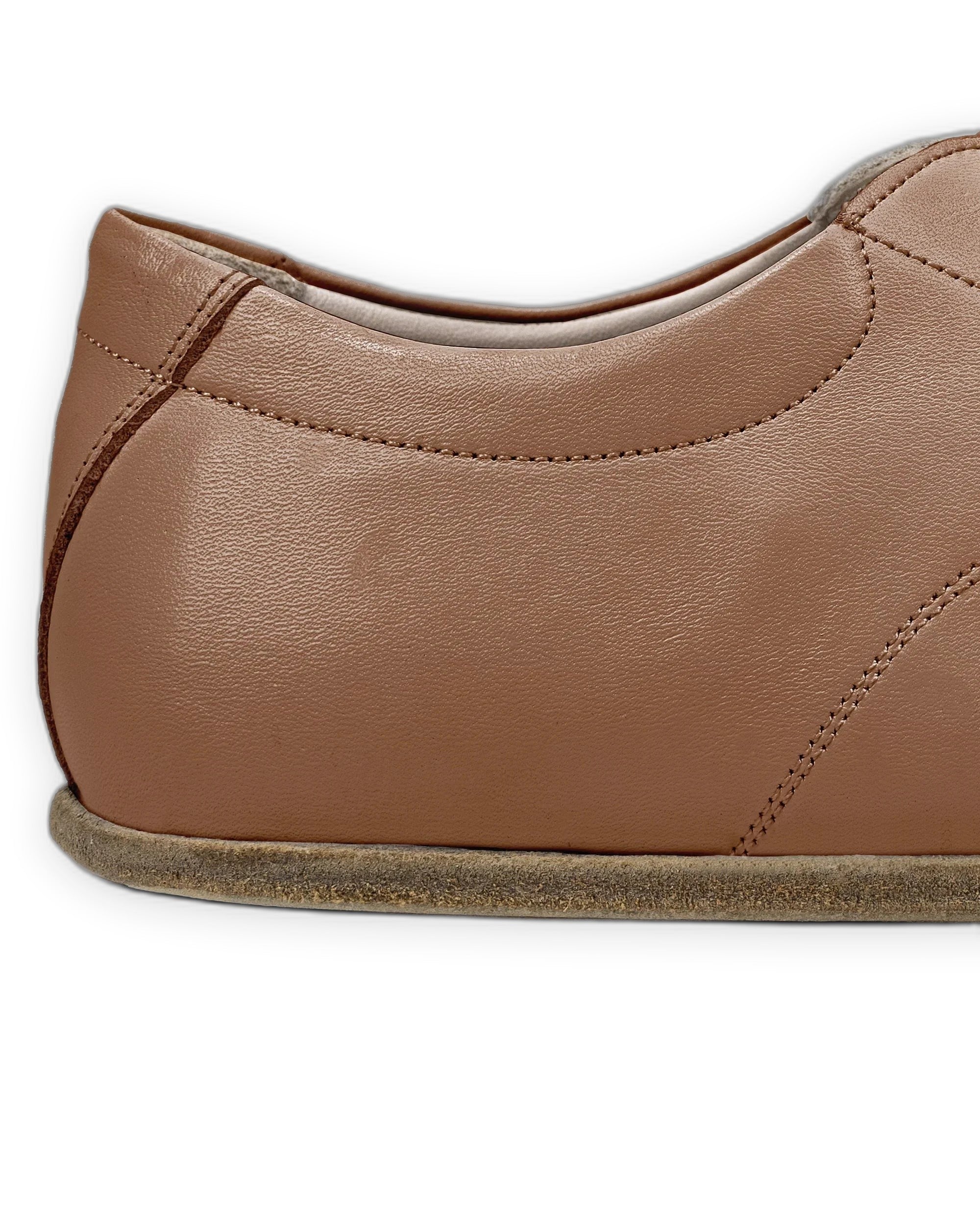 Close-up calf leather - Tan Barefoot Sneaker Detail | Bespoky