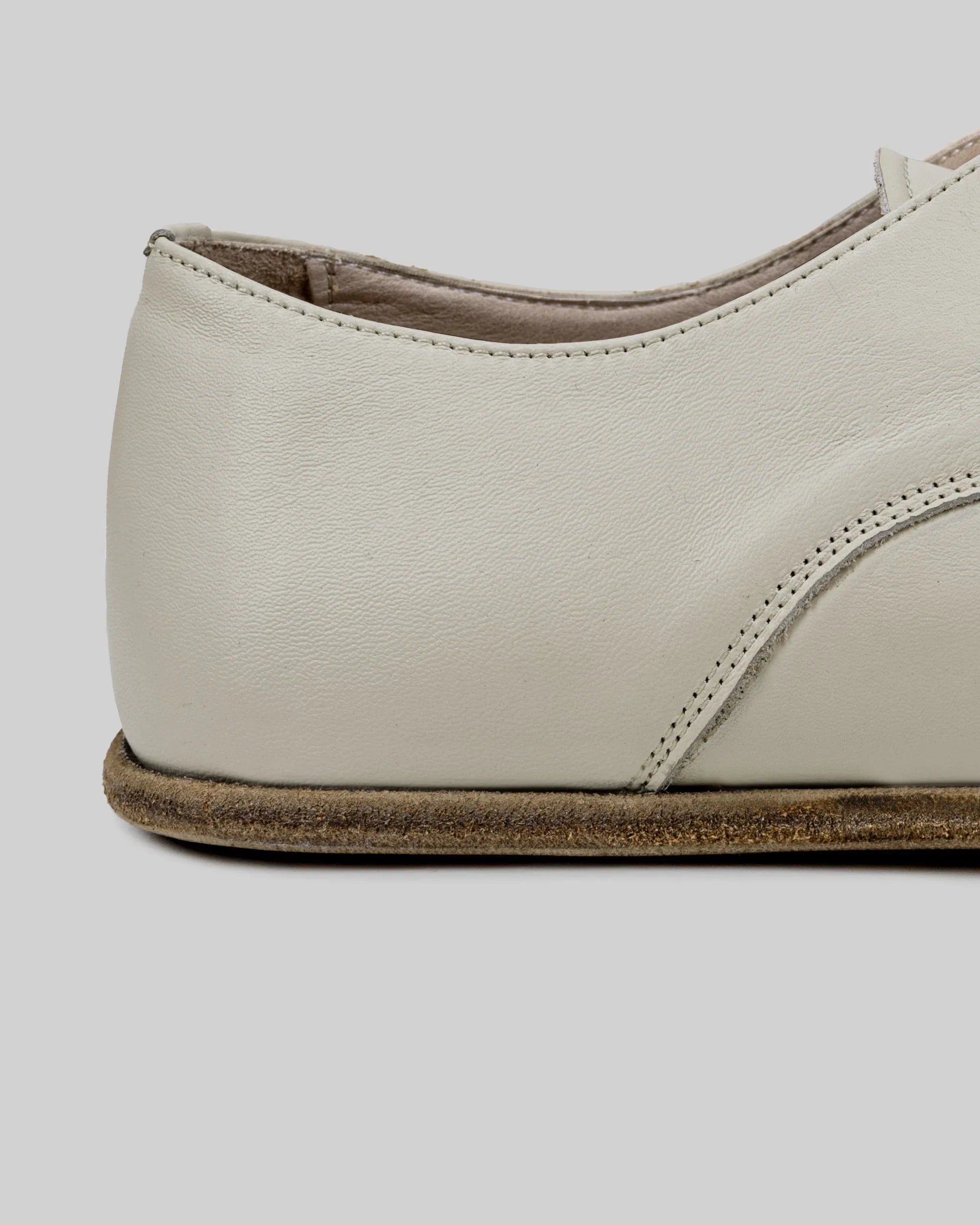 Close-up calf leather - Lucas Beige Oxford Shoes Detail | Bespoky